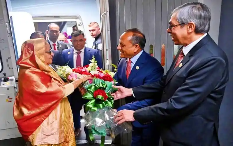 প্রধানমন্ত্রী যুক্তরাষ্ট্রে পৌঁছেছেন, স্বাগত জানাচ্ছেন কর্মকর্তারা. Channel i News - চ্যানেল আই নিউজ