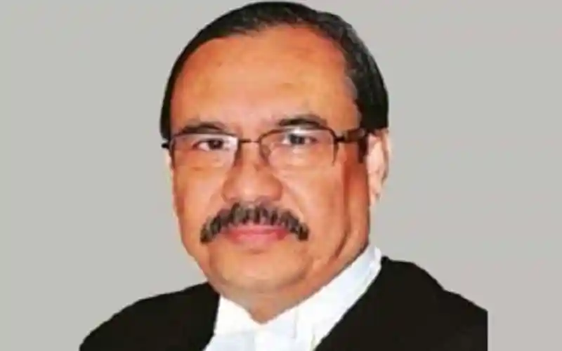 প্রধান বিচারপতি হিসেবে ওবায়দুল হাসান শপথ গ্রহণ করছেন. Channel i News - চ্যানেল আই নিউজ