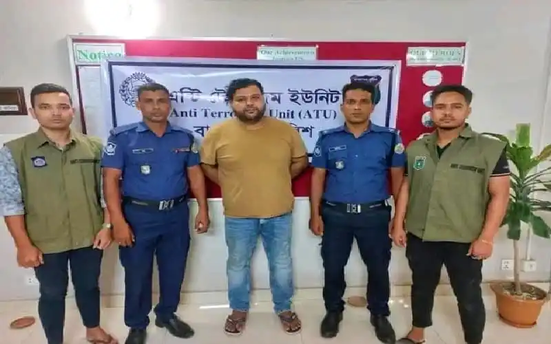 জঙ্গি মাসুদকে আটক করে পুলিশ ও নিরাপত্তা বাহিনী. Channel i News - চ্যানেল আই নিউজ