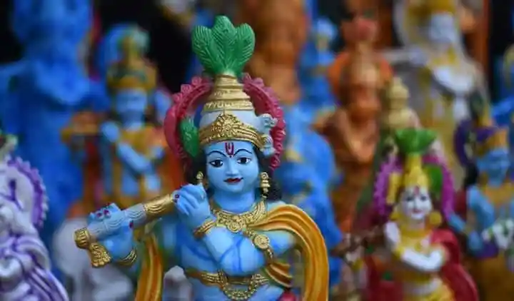শ্রীকৃষ্ণের সুন্দর মূর্তি, ভক্তদের জন্য পুজো ও পূজার উপকরণ. Channel i News - চ্যানেল আই নিউজ