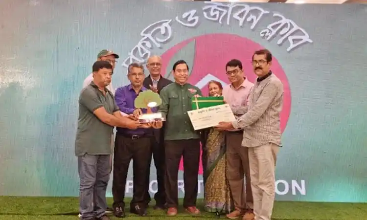 প্রকৃতি ও জীবন ক্লাবের মহাসম্মেলনে পুরস্কার বিতরণ অনুষ্ঠান।. Channel i News - চ্যানেল আই নিউজ
