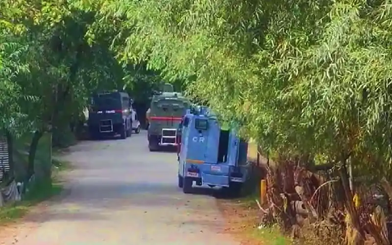কাশ্মীর সীমান্তে নিরাপত্তা বাহিনী ও সন্দেহভাজনদের মধ্যে সংঘর্ষ. Channel i News - চ্যানেল আই নিউজ