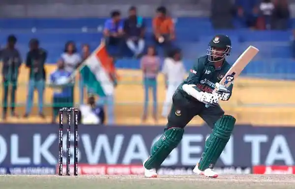 বাংলাদেশের ক্রিকেটার সাকিব আল হাসান ব্যাটিং করছেন, এশিয়া কাপের সেরা একাদশে নির্বাচিত. Channel i News - চ্যানেল আই নিউজ