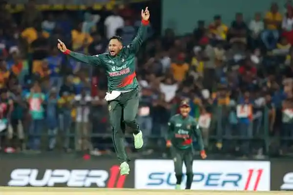 সাকিব আল হাসান উল্লাসে উদযাপন করছেন ক্রিকেট ম্যাচে. Channel i News - চ্যানেল আই নিউজ