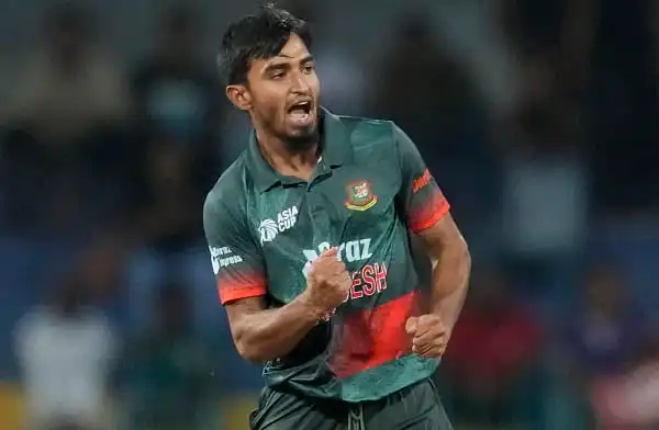 বাংলাদেশ ক্রিকেটার রোহিতের উইকেটের জন্য উদযাপন করছেন. Channel i News - চ্যানেল আই নিউজ