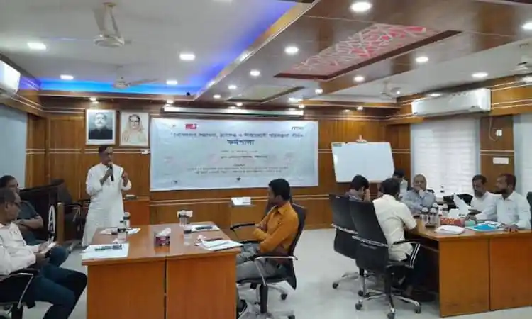 কর্মশালায় বক্তা ও অংশগ্রহণকারীরা আলোচনা করছেন. Channel i News - চ্যানেল আই নিউজ
