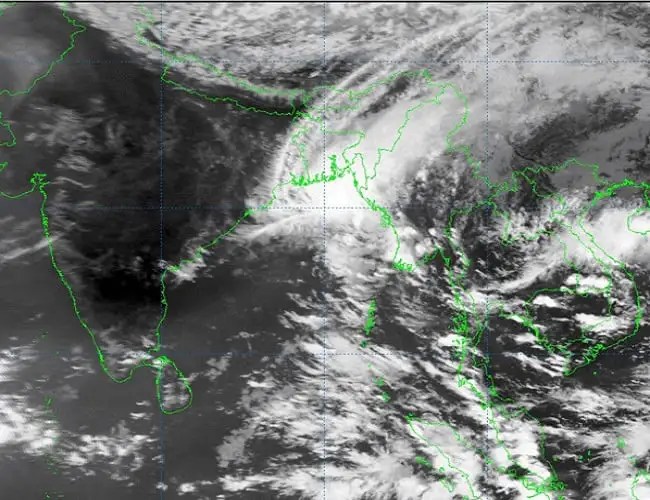 বাংলাদেশের উপকূলের উপর ঘূর্ণিঝড় হামুনের প্রভাবের ছবি. Channel i News - চ্যানেল আই নিউজ
