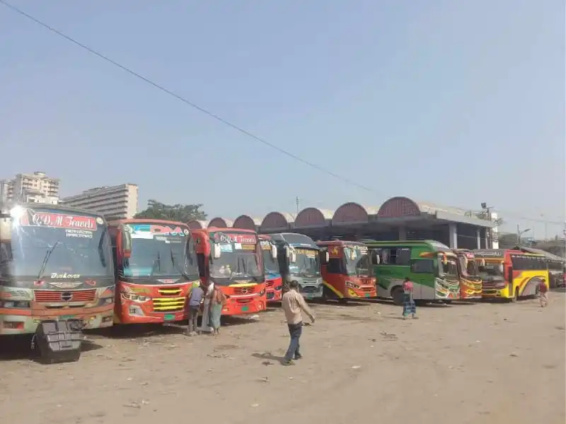 ঢাকায় বাস স্ট্যান্ডে বিভিন্ন রঙের বাসের সারি দেখা যাচ্ছে. Channel i News - চ্যানেল আই নিউজ