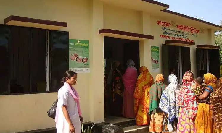 জনগণ কমিউনিটি ক্লিনিকে স্বাস্থ্যসেবা নিতে আসছে. Channel i News - চ্যানেল আই নিউজ