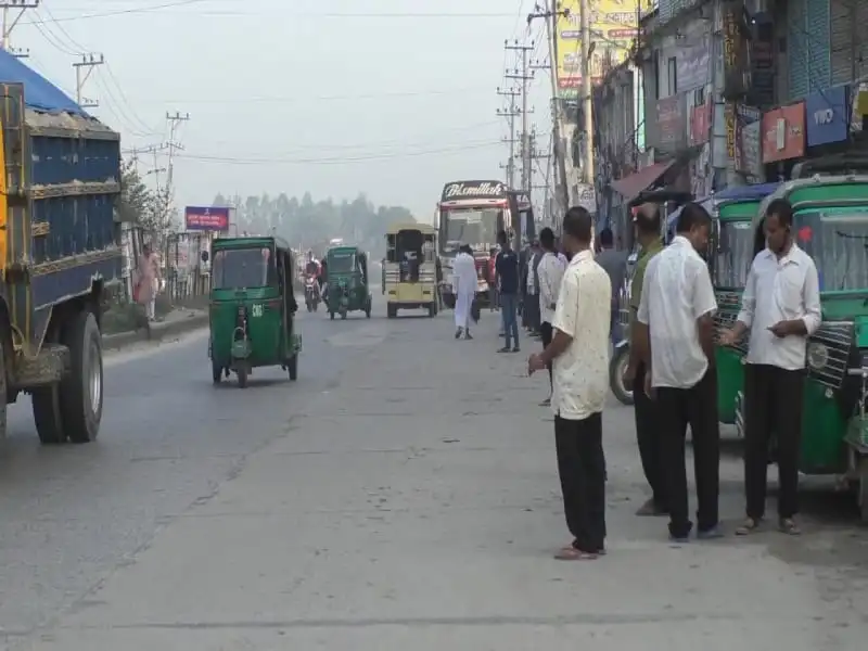 ঢাকা-টাঙ্গাইল মহাসড়কে গণপরিবহন সংকট, যাত্রীরা অপেক্ষায়. Channel i News - চ্যানেল আই নিউজ