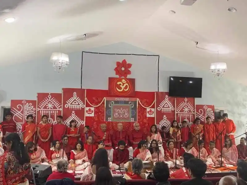 বাংলাদেশের একটি ধর্মীয় অনুষ্ঠানে সনাতন ধর্মাবলম্বীরা অংশগ্রহণ করছে. Channel i News - চ্যানেল আই নিউজ