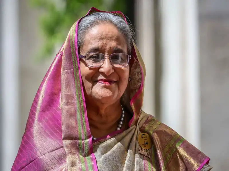 প্রধানমন্ত্রী দেশের বাইরে থেকে ফিরছেন, হাসিমুখে স্বাগত জানানো হচ্ছে. Channel i News - চ্যানেল আই নিউজ