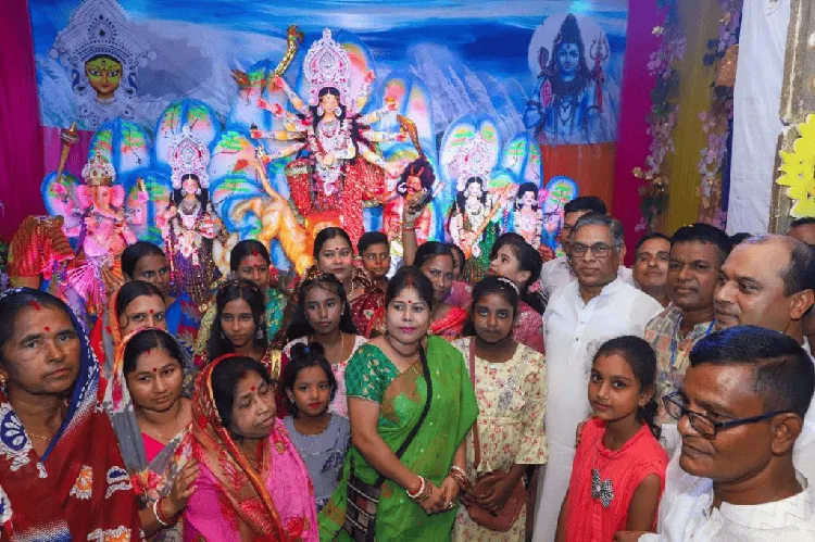 শারদ পূজা উপলক্ষে বাংলাদেশি পরিবারের আনন্দ ও ভক্তি. Channel i News - চ্যানেল আই নিউজ