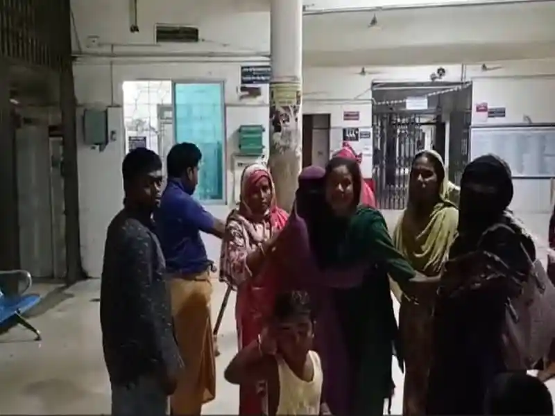 অভিযোগের সময় নারীর সঙ্গে পুরুষের ঝগড়া, হাসপাতালে পরিস্থিতি. Channel i News - চ্যানেল আই নিউজ