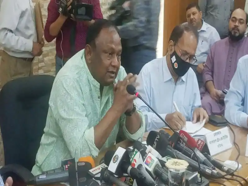 বাণিজ্যমন্ত্রী ডিমের প্রথম চালান আসার বিষয়ে সংবাদ সম্মেলনে বক্তব্য দিচ্ছেন. Channel i News - চ্যানেল আই নিউজ