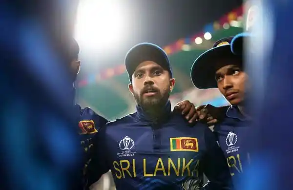 শ্রীলঙ্কার ক্রিকেটাররা ম্যাচের আগে আলোচনা করছে. Channel i News - চ্যানেল আই নিউজ