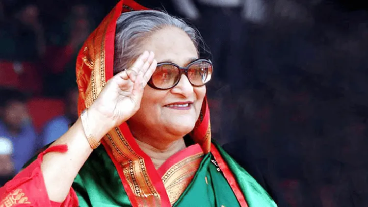 প্রধানমন্ত্রী শেখ হাসিনা জাতীয় পতাকার সামনে সালাম জানাচ্ছেন. Channel i News - চ্যানেল আই নিউজ