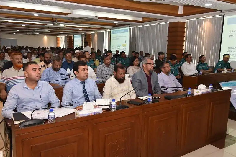 বাজারে সিন্ডিকেটসহ অপতৎপরতা বন্ধে পুলিশ তৎপর রয়েছে. Channel i News - চ্যানেল আই নিউজ
