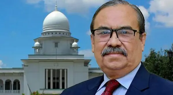 বাংলাদেশের সুপ্রিম কোর্টের সামনে একজন ব্যক্তি, পেছনে ঐতিহ্যবাহী ভবন।. Channel i News - চ্যানেল আই নিউজ
