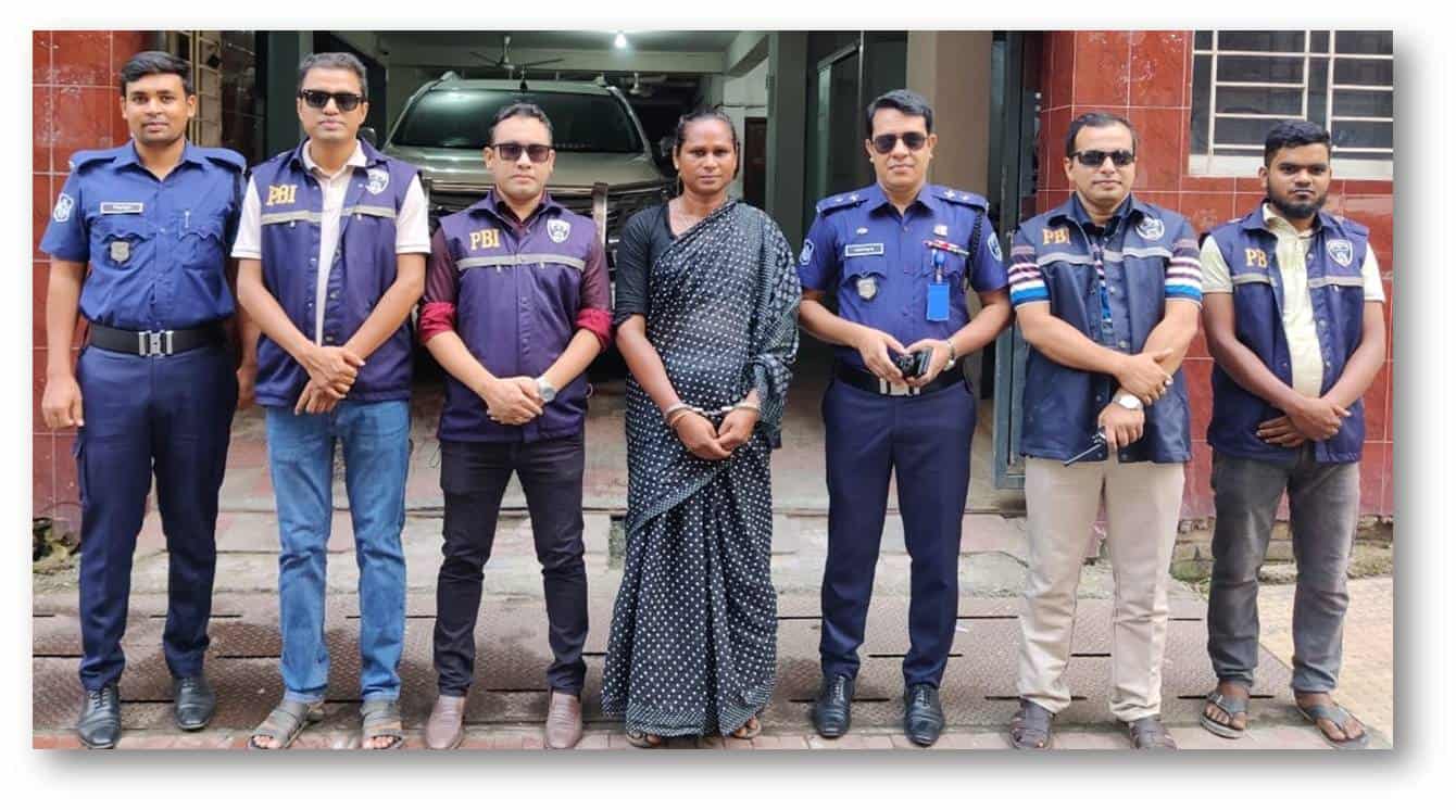 বাংলাদেশ পুলিশ ও নারী পুলিশ সদস্যরা একসঙ্গে দাঁড়িয়ে. Channel i News - চ্যানেল আই নিউজ