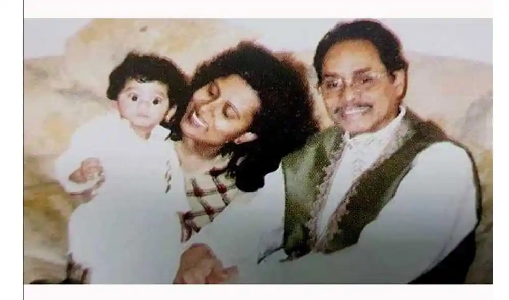 একটি পরিবারের ছবি যেখানে মা, বাবা ও শিশু একসাথে হাসছে. Channel i News - চ্যানেল আই নিউজ