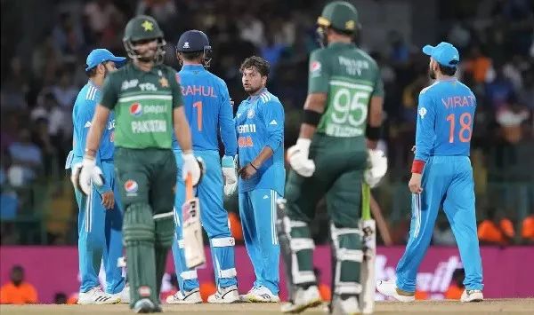 বাংলাদেশ ও পাকিস্তান ক্রিকেট দলের খেলোয়াড়রা মাঠে মুখোমুখি. Channel i News - চ্যানেল আই নিউজ