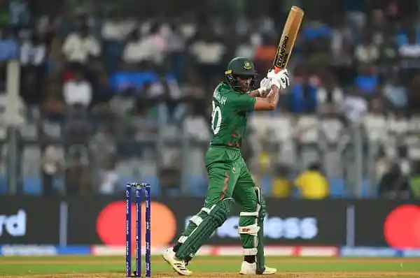 বাংলাদেশ ক্রিকেটার মাহমুদউল্লাহ ব্যাটিং করছেন. Channel i News - চ্যানেল আই নিউজ