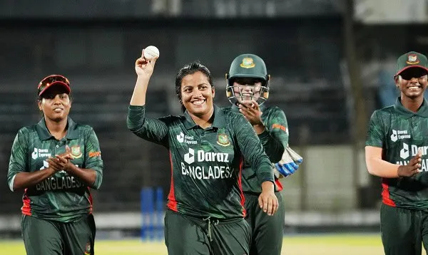 বাংলাদেশ নারী ক্রিকেট দলের খেলোয়াড়রা জয় উদযাপন করছে. Channel i News - চ্যানেল আই নিউজ