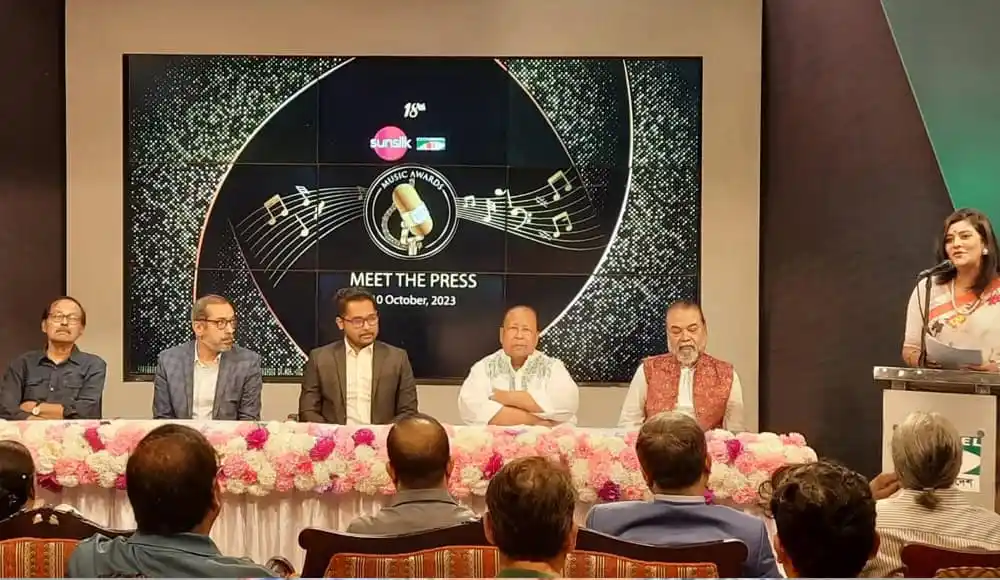 চ্যানেল আই অনলাইন সংবাদ সম্মেলনে সাংবাদিকদের প্রশ্নের উত্তর দিচ্ছেন বক্তারা. Channel i News - চ্যানেল আই নিউজ