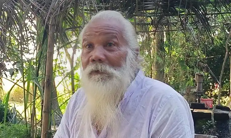 রাধাপদ রায় ওপর হামলার ঘটনায় প্রতিবাদে এক বৃদ্ধ ব্যক্তি. Channel i News - চ্যানেল আই নিউজ