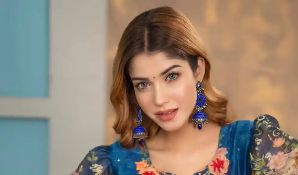 লিয়ানা, বাংলাদেশি অভিনেত্রী, ব্যক্তিগত জীবন ও ক্যারিয়ার. Channel i News - চ্যানেল আই নিউজ