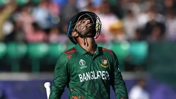 বাংলাদেশ ক্রিকেটার লিটন দাস মাঠে ব্যর্থতার পর হতাশ।. Channel i News - চ্যানেল আই নিউজ