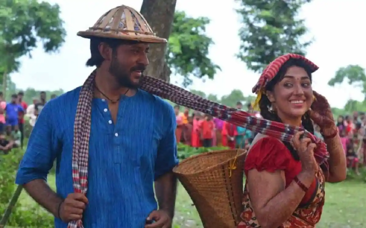 নিরব ও অপু চা শ্রমিকদের পোশাকে, উৎসবমুখর পরিবেশে ছবি. Channel i News - চ্যানেল আই নিউজ