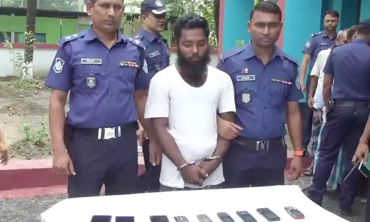 অন্তঃসত্ত্বা স্ত্রী হত্যার সন্দেহভাজন গ্রেফতার, পুলিশি অভিযান. Channel i News - চ্যানেল আই নিউজ