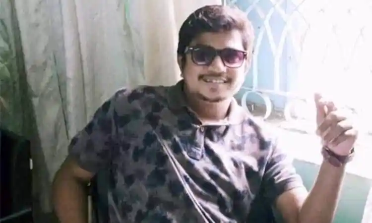 সড়ক দুর্ঘটনায় নিহত এনএসআই সদস্যের ছবি, হাসিমুখে সেলফি তোলা. Channel i News - চ্যানেল আই নিউজ