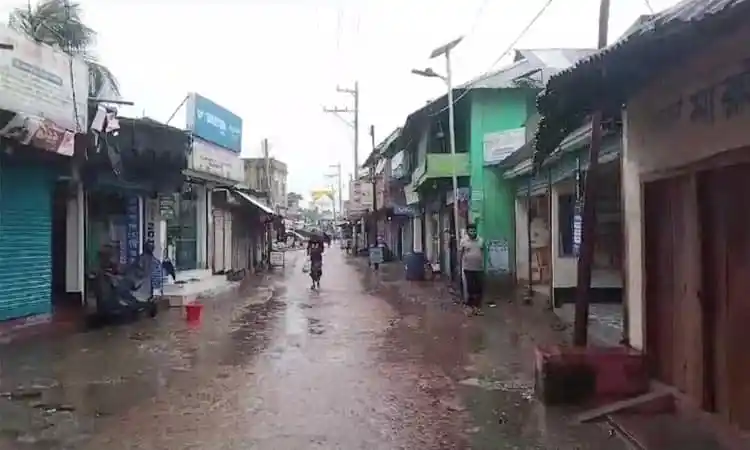 ঘূর্ণিঝড় হামুনের প্রভাবে পটুয়াখালীতে গুড়ি গুড়ি বৃষ্টি