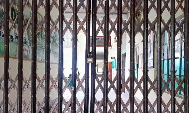 রাজশাহী বিশ্ববিদ্যালয়ে ছাত্রদলের তালা লাগানো গেটের ছবি. Channel i News - চ্যানেল আই নিউজ