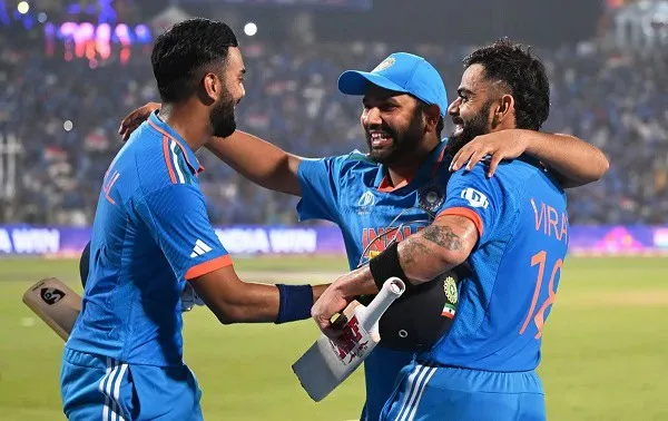 ভারতীয় ক্রিকেটাররা মাঠে উল্লাসে একে অপরকে জড়িয়ে ধরেছেন. Channel i News - চ্যানেল আই নিউজ