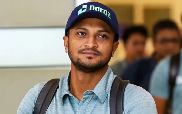 সাকিব কলকাতায় দলের সঙ্গে যোগ দিয়েছেন, ক্যাপ পরা, ব্যাকপ্যাক সহ. Channel i News - চ্যানেল আই নিউজ