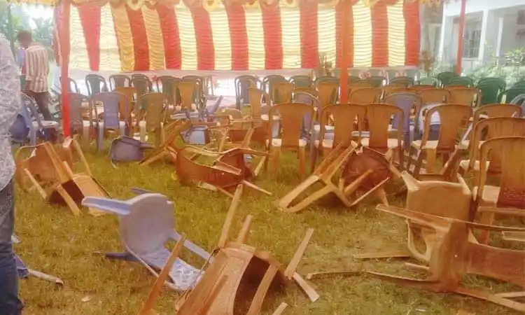 শোভাযাত্রার জন্য প্রস্তুতিপর্বে চেয়ার ভাঙচুর ও বিশৃঙ্খলা. Channel i News - চ্যানেল আই নিউজ
