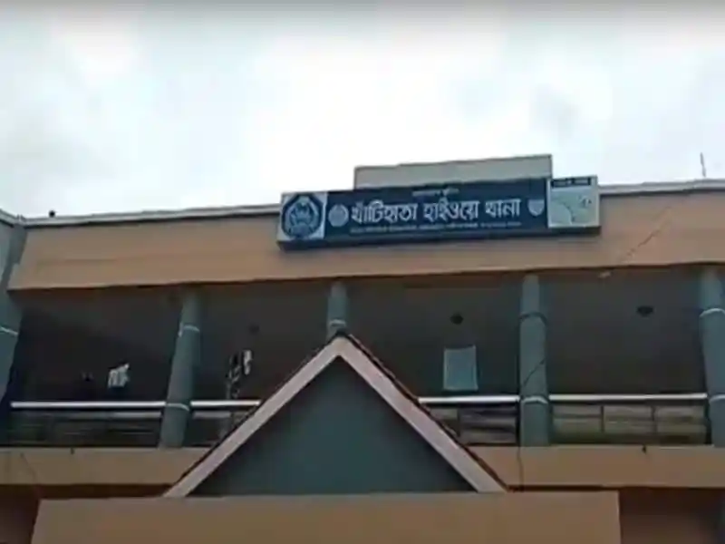 ব্রাহ্মণবাড়িয়ায় ট্রাক চাপায় অ্যাম্বুলেন্স চালক নিহতের ছবি. Channel i News - চ্যানেল আই নিউজ