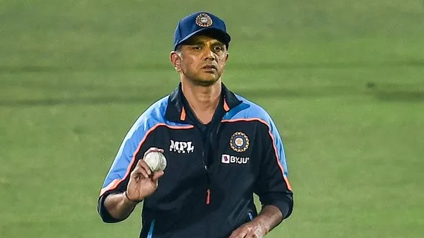 ভারতীয় ক্রিকেট কোচ রাহুল দ্রাবিড় মাঠে প্রশিক্ষণ দিচ্ছেন. Channel i News - চ্যানেল আই নিউজ