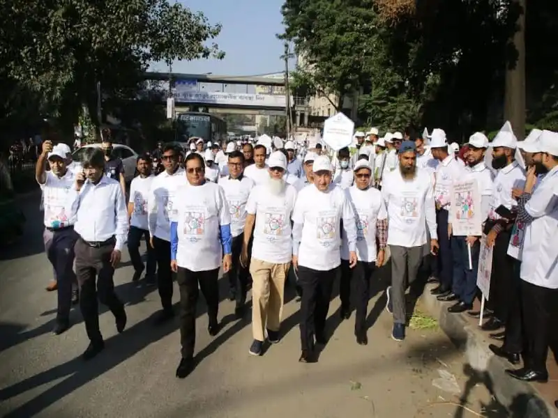 বাংলাদেশ ডায়াবেটিস সমিতির রোড শোতে অংশগ্রহণকারী মানুষজন. Channel i News - চ্যানেল আই নিউজ