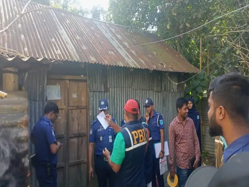 প্রবাসীর পরিবারের মরদেহ উদ্ধারের জন্য পুলিশ ও তদন্তকারীরা কাজ করছে. Channel i News - চ্যানেল আই নিউজ