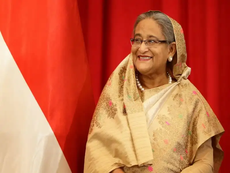 প্রধানমন্ত্রী সৌদি আরব যাচ্ছেন, হাসিমুখে ছবি. Channel i News - চ্যানেল আই নিউজ
