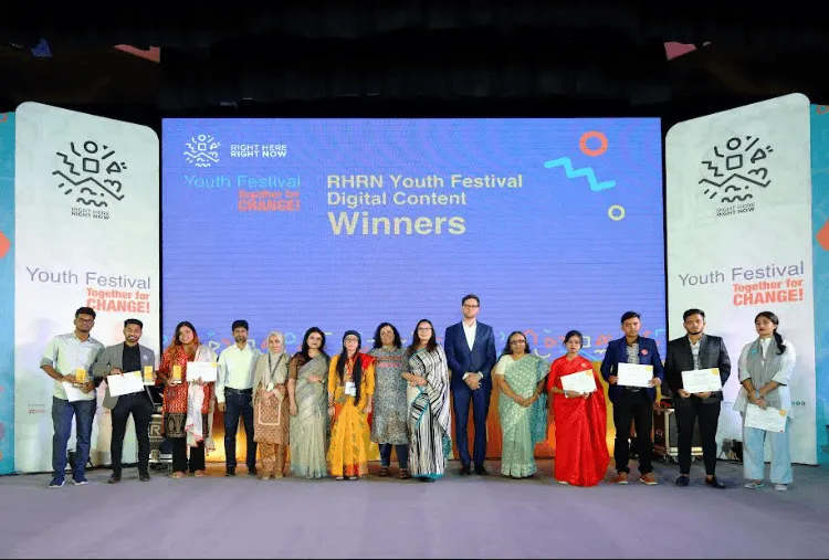 প্রাণোচ্ছ্বল ইয়ুথ ফেস্টিভ্যালে বিজয়ীদের পুরস্কার বিতরণ. Channel i News - চ্যানেল আই নিউজ
