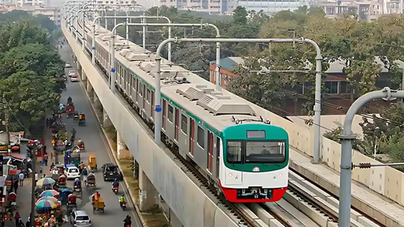 মেট্রোরেল ট্রেন চলাচল, রাজধানীর ট্রাফিকের মধ্যে. Channel i News - চ্যানেল আই নিউজ