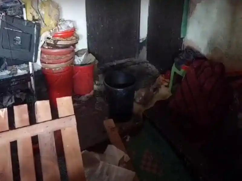 গ্যাস বিস্ফোরণে ক্ষতিগ্রস্ত ঘরের ভেতর ক্ষতিগ্রস্ত আসবাবপত্র ও ধ্বংসাবশেষ. Channel i News - চ্যানেল আই নিউজ