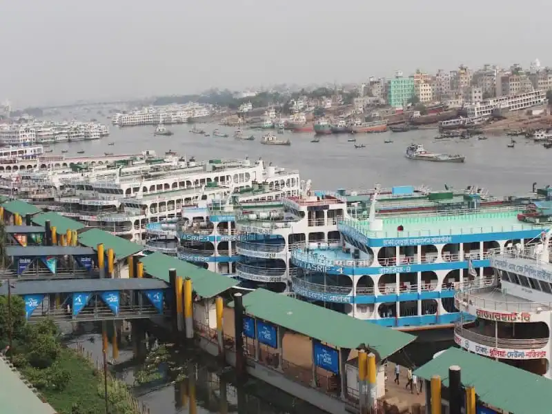 সদরঘাটে লঞ্চঘাটে যাত্রী ভিড়, বাংলাদেশে নৌপরিবহন. Channel i News - চ্যানেল আই নিউজ