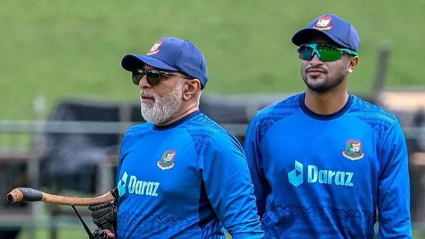 বাংলাদেশ ক্রিকেট দলের কোচ হাথুরুসিংহে ও সহকারী সদস্য. Channel i News - চ্যানেল আই নিউজ